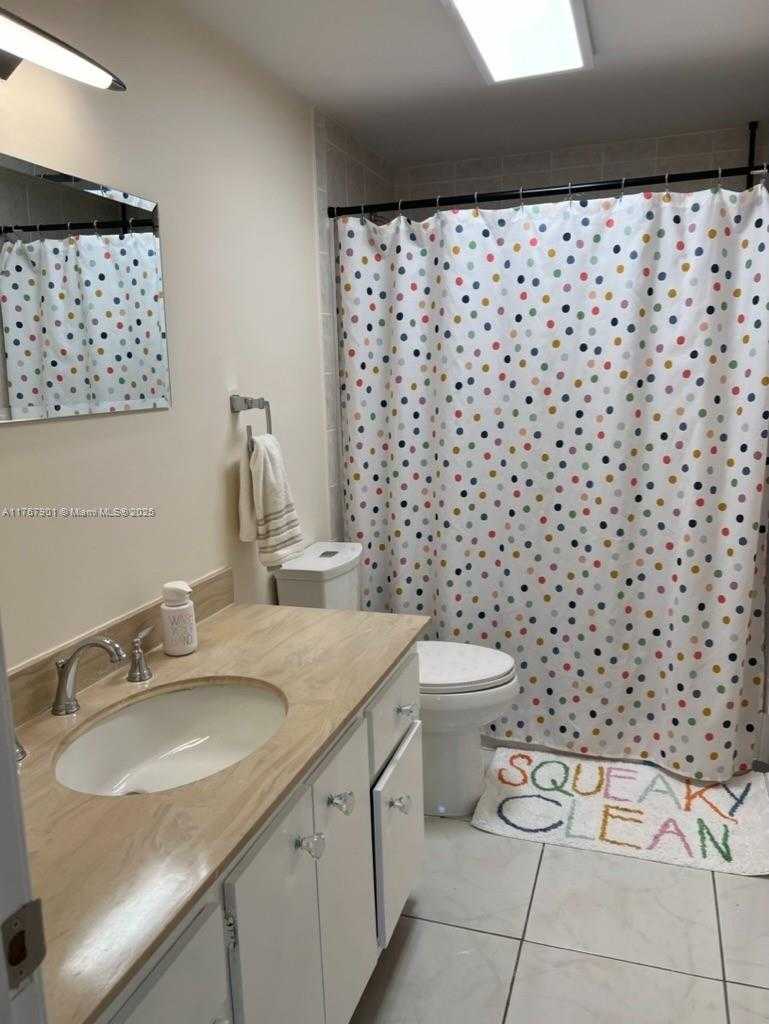 Small Image of 300 BAYVIEW DR #207, Sunny Isles Beach Number 19