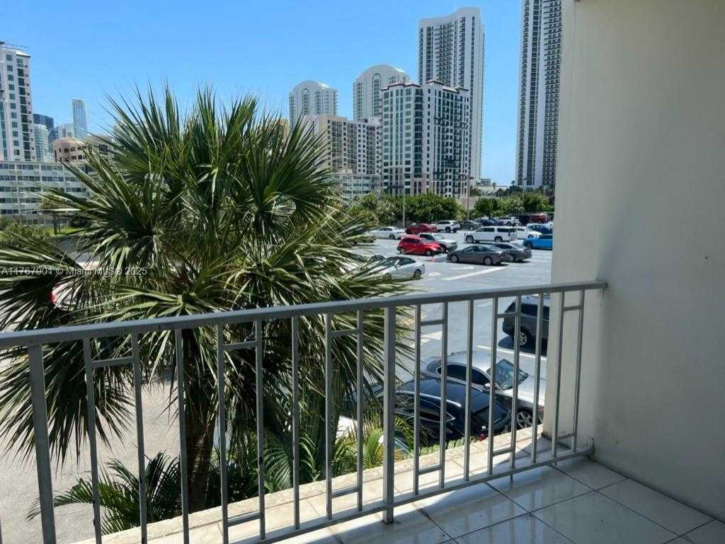 Small Image of 300 BAYVIEW DR #207, Sunny Isles Beach Number 20