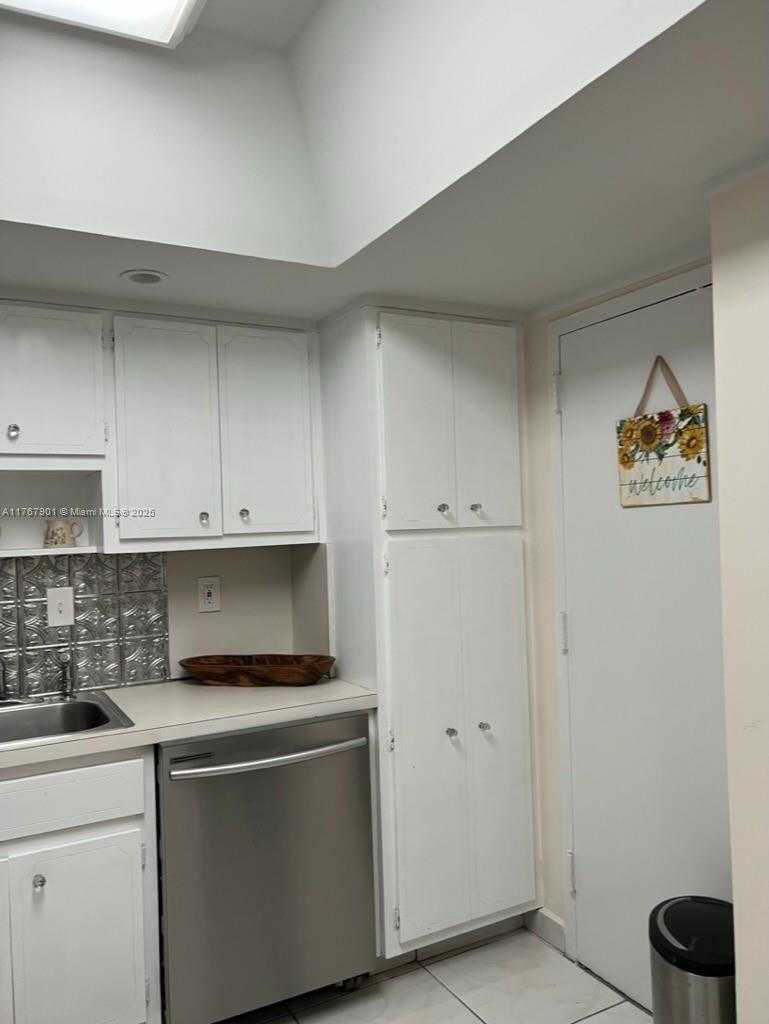 Small Image of 300 BAYVIEW DR #207, Sunny Isles Beach Number 8