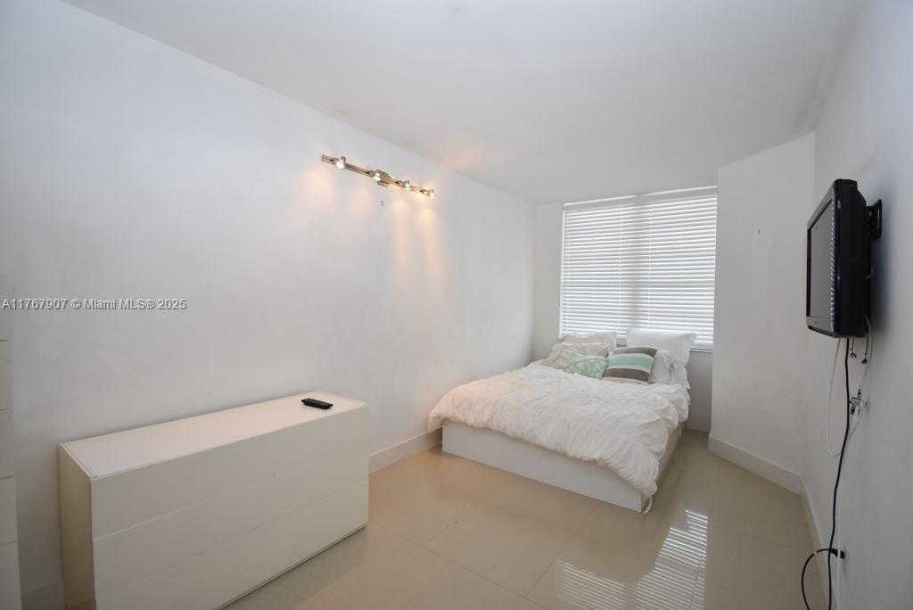 Small Image of 100 LINCOLN RD #1507, Miami Beach Number 5