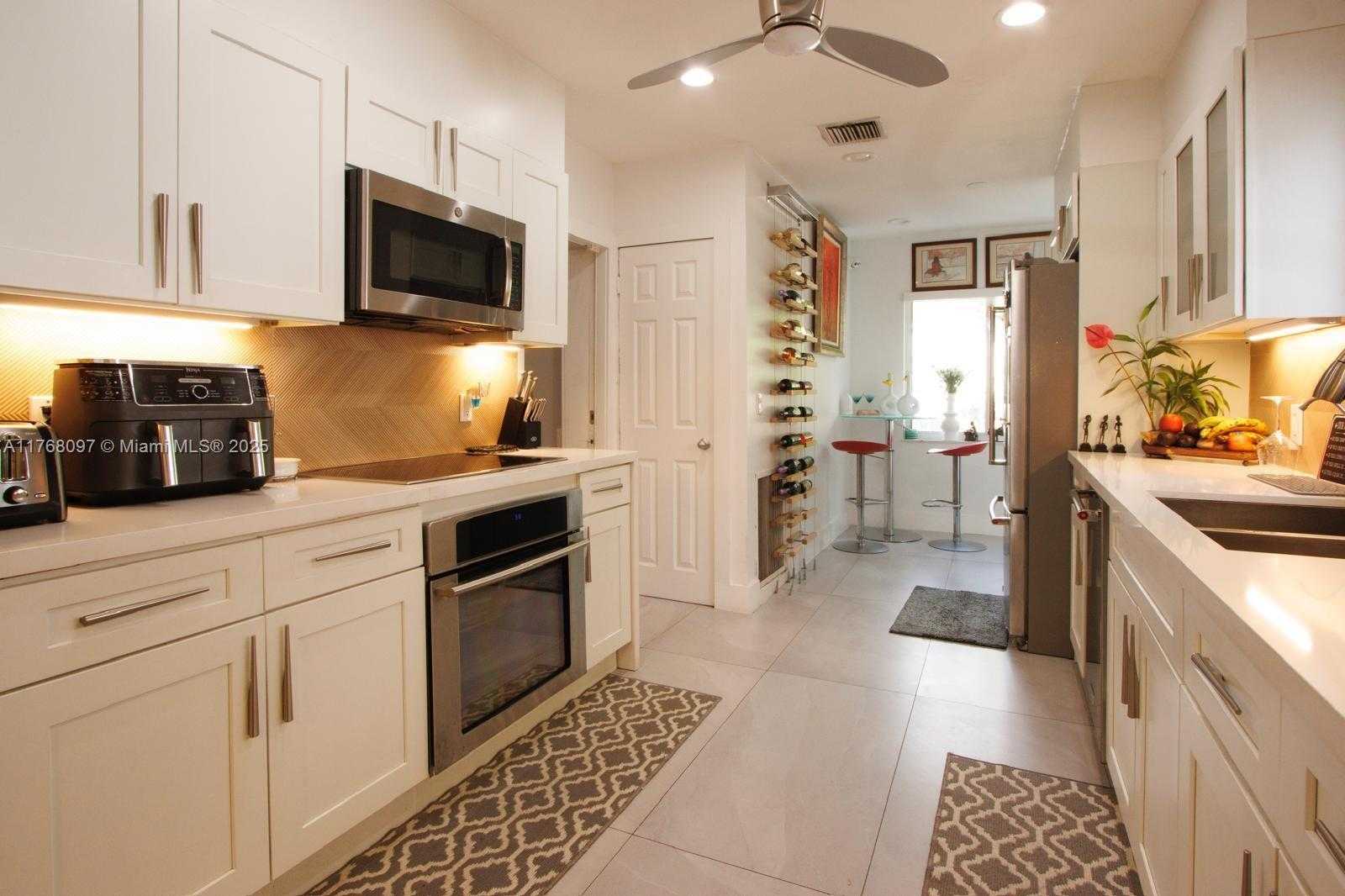 Small Image of 213 NORTH EAST 43RD ST, Miami Number 27