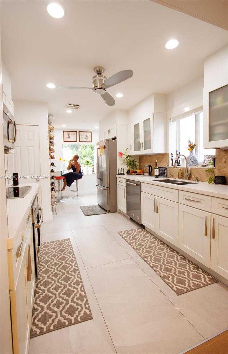 Small Image of 213 NORTH EAST 43RD ST, Miami Number 35