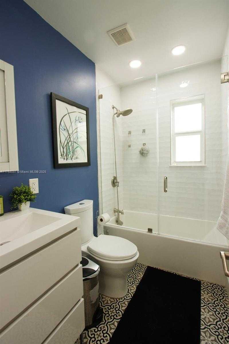 Small Image of 213 NORTH EAST 43RD ST, Miami Number 5