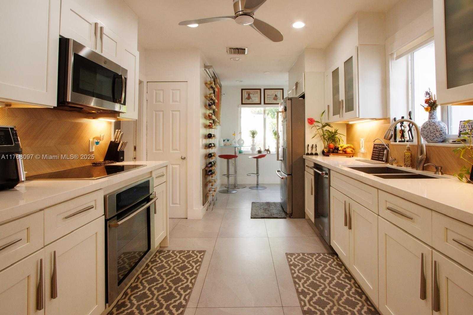 Small Image of 213 NORTH EAST 43RD ST, Miami Number 68