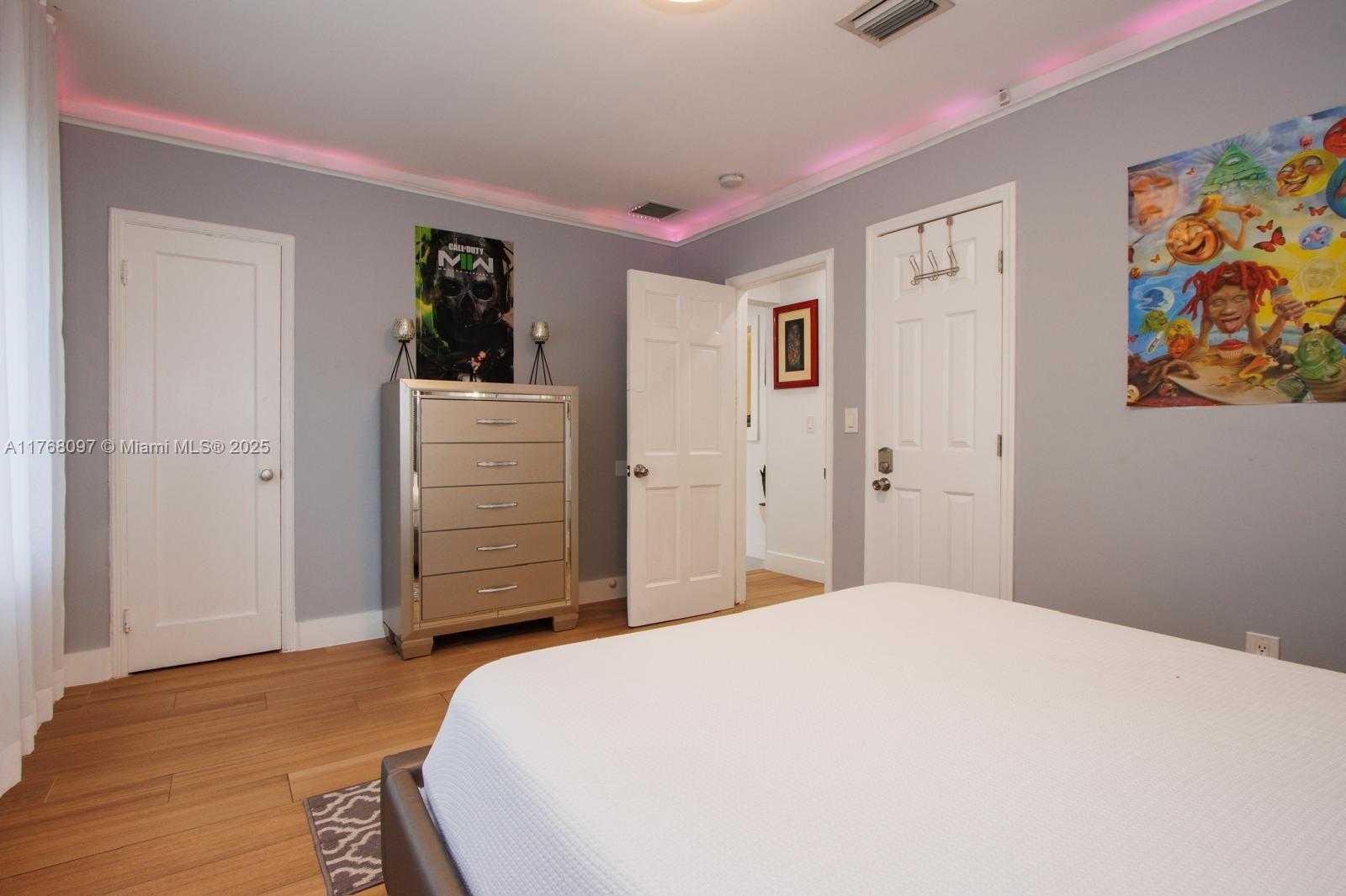 Small Image of 213 NORTH EAST 43RD ST, Miami Number 7