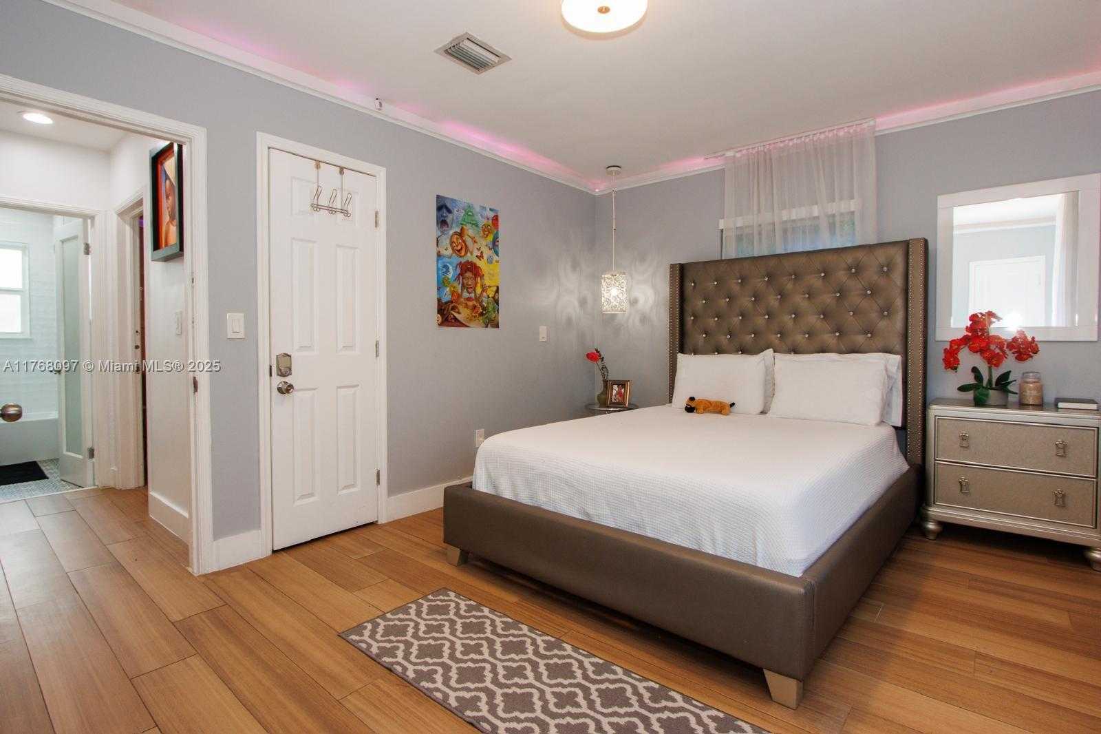 Small Image of 213 NORTH EAST 43RD ST, Miami Number 8