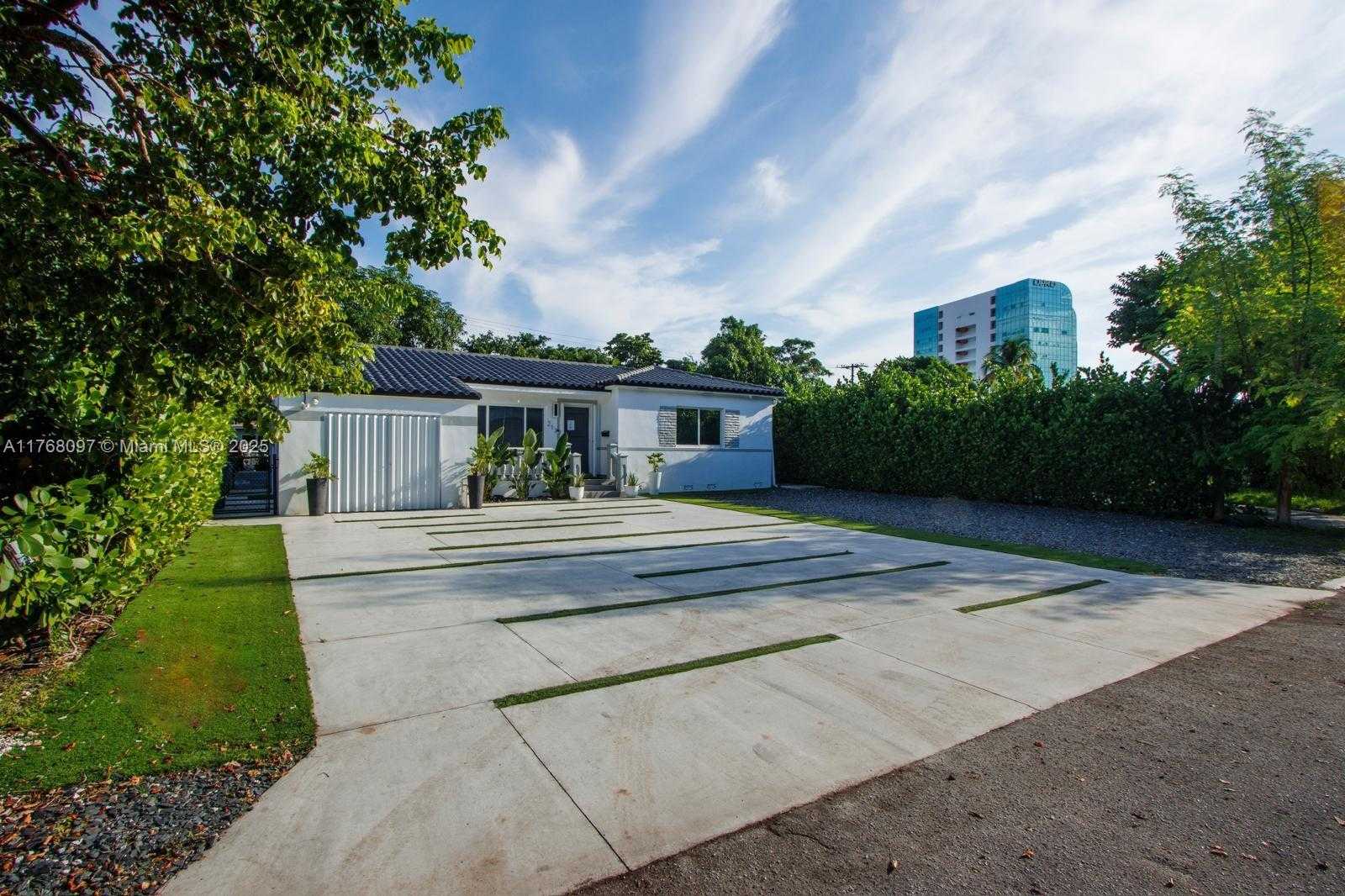 Small Image of 213 NORTH EAST 43RD ST, Miami Number 86