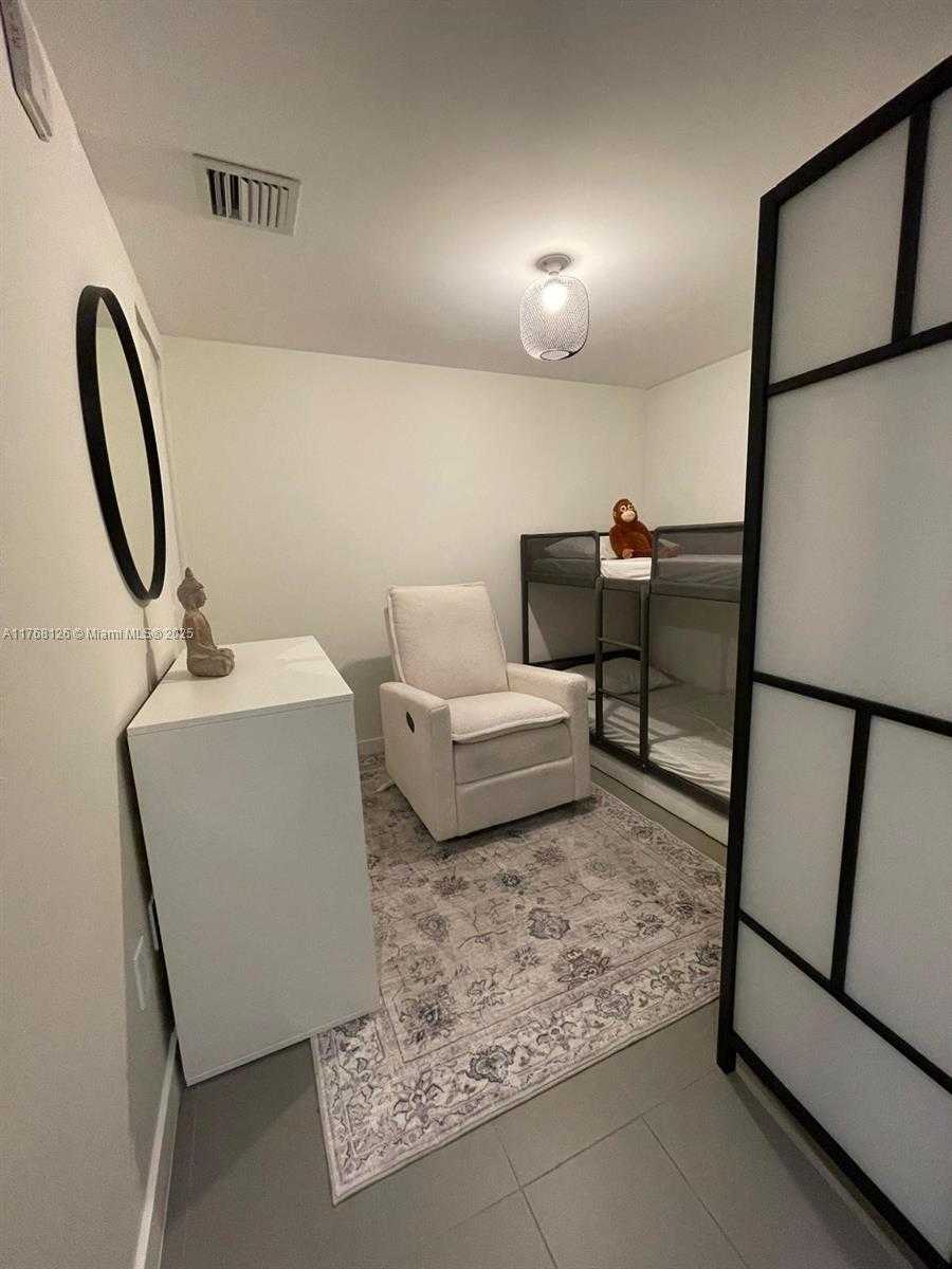 Small Image of 1600 #2512, Miami Number 6