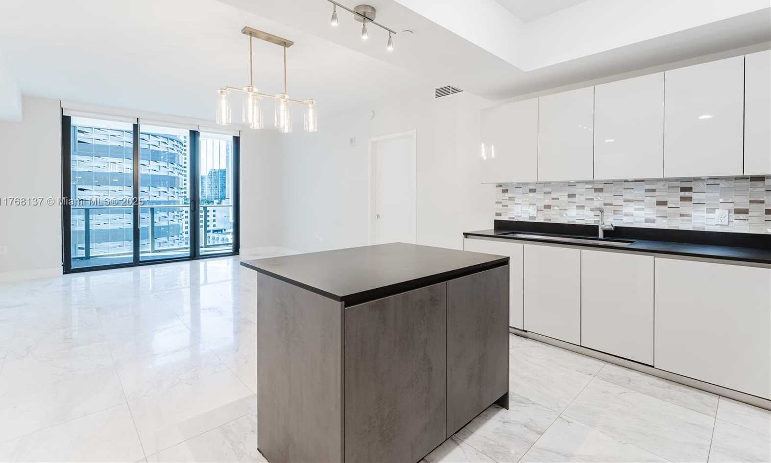 Small Image of 1010 BRICKELL AVE #1409, Miami Number 4
