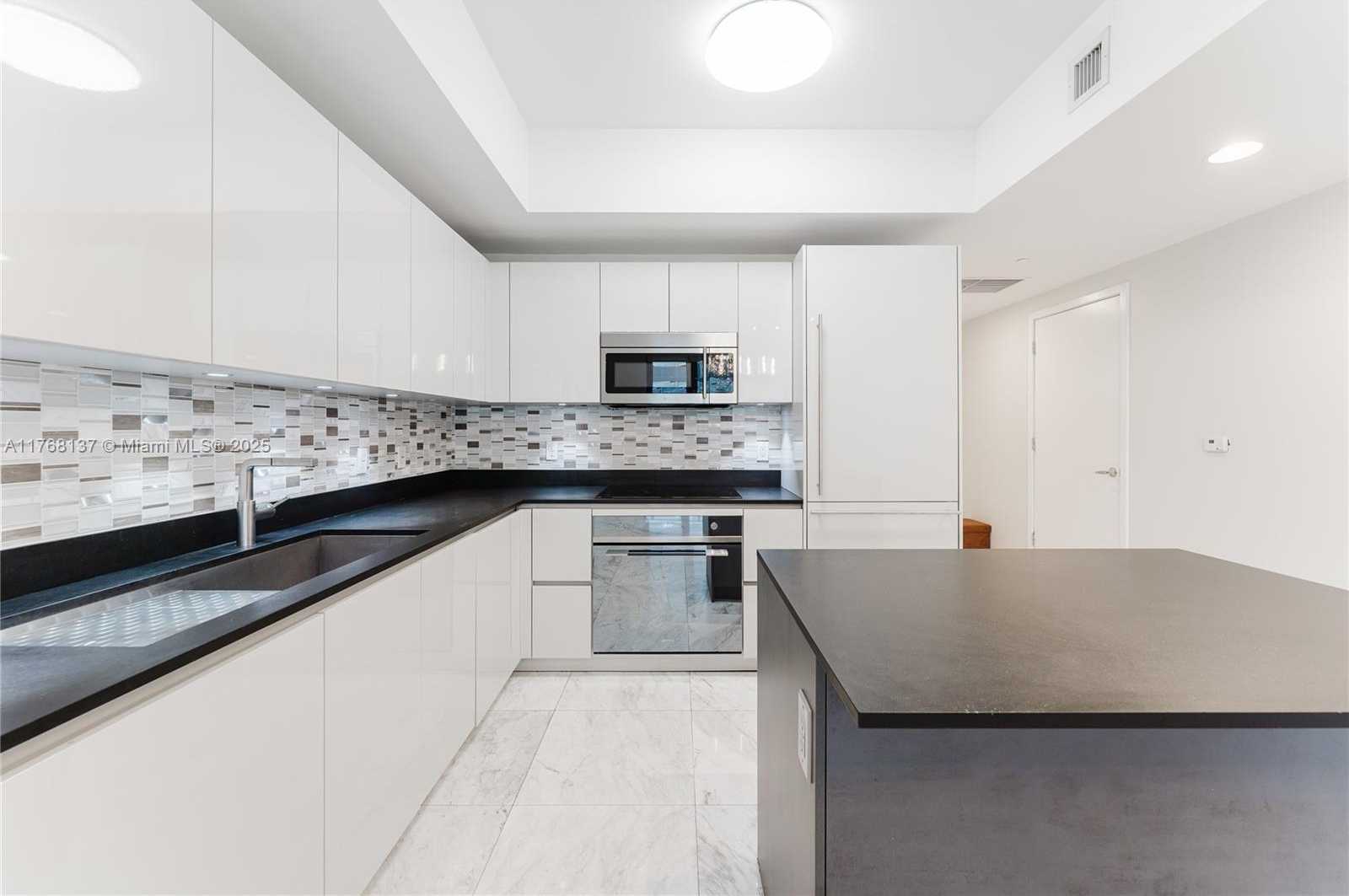 Small Image of 1010 BRICKELL AVE #1409, Miami Number 5