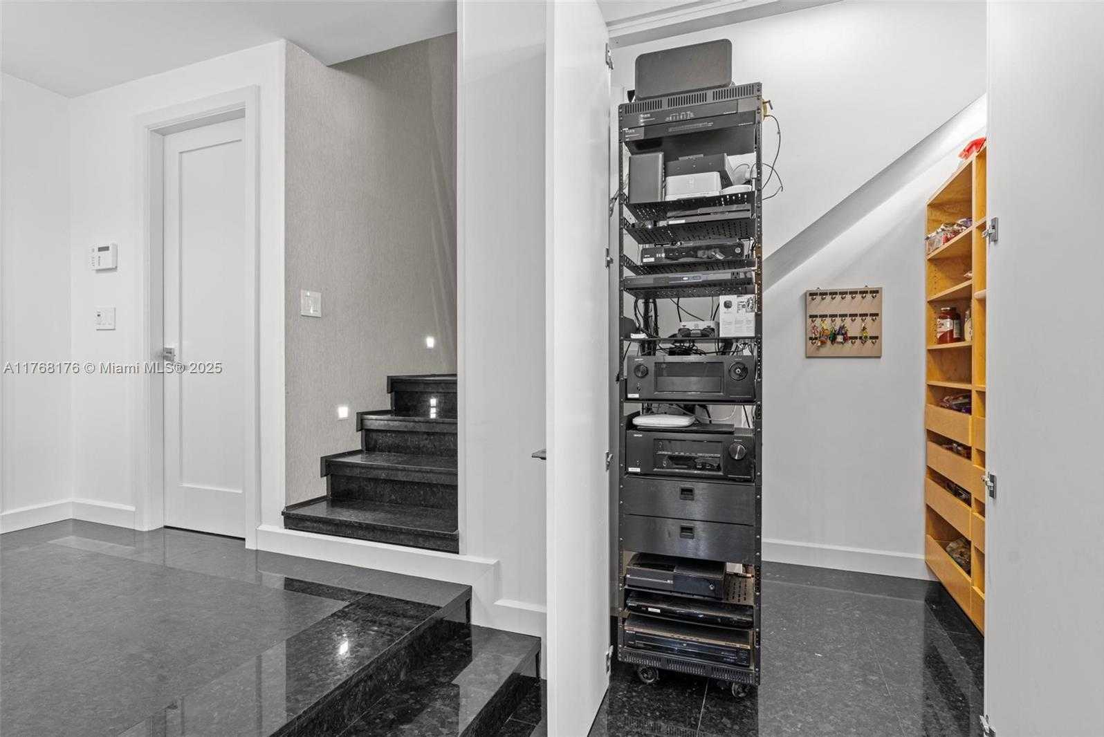 Small Image of 21145 HELMSMAN DR #N11, Aventura Number 14