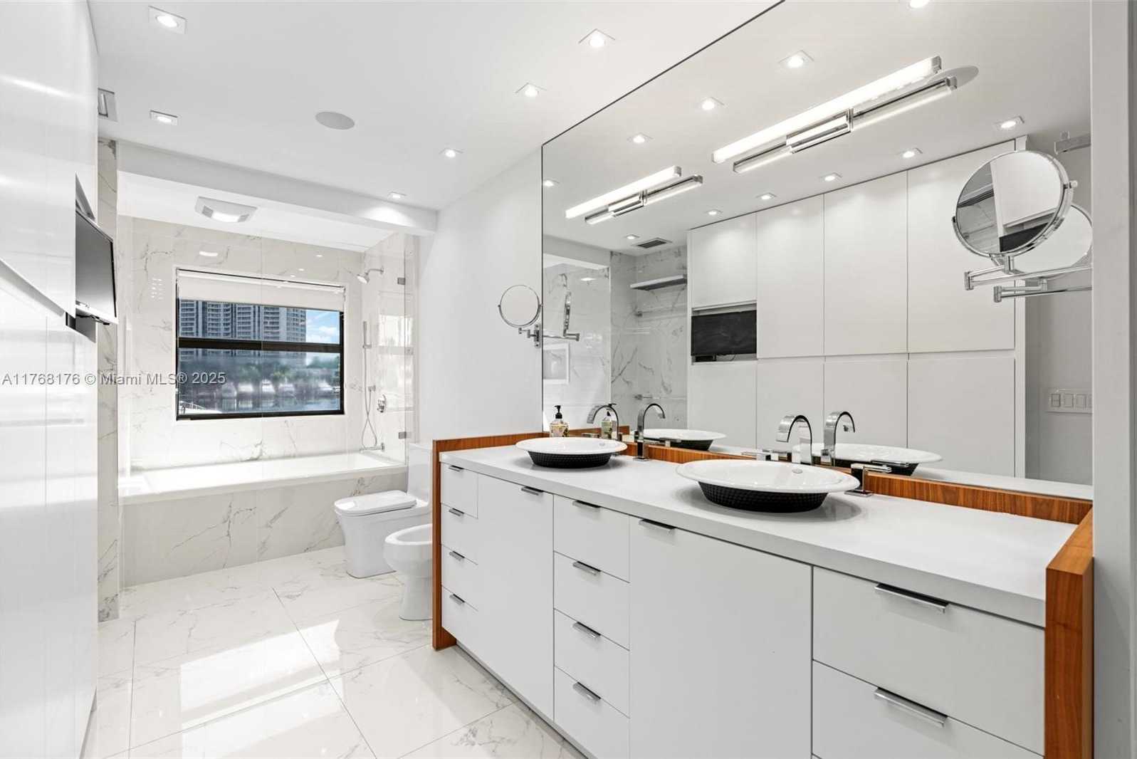 Small Image of 21145 HELMSMAN DR #N11, Aventura Number 22