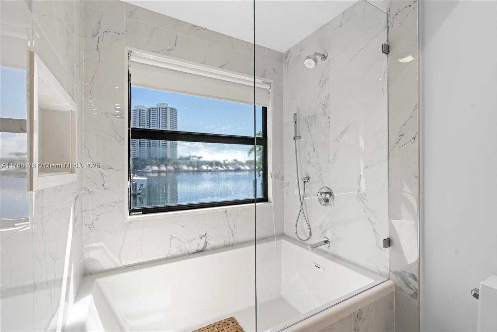 Small Image of 21145 HELMSMAN DR #N11, Aventura Number 23