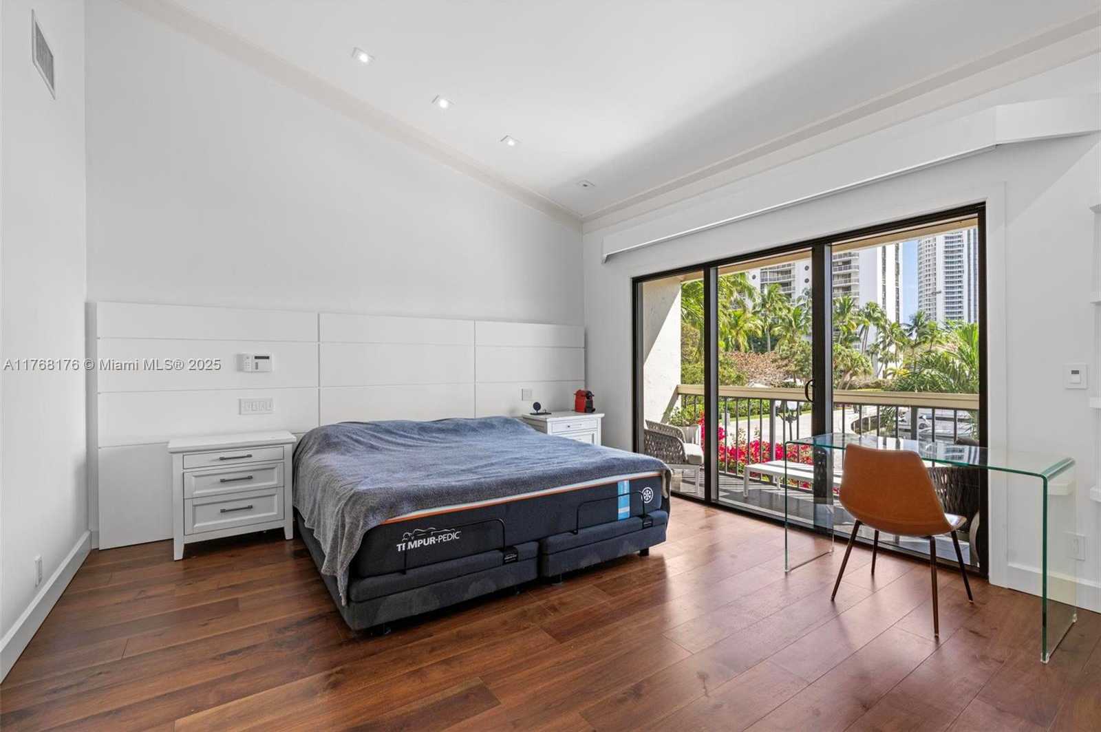 Small Image of 21145 HELMSMAN DR #N11, Aventura Number 26