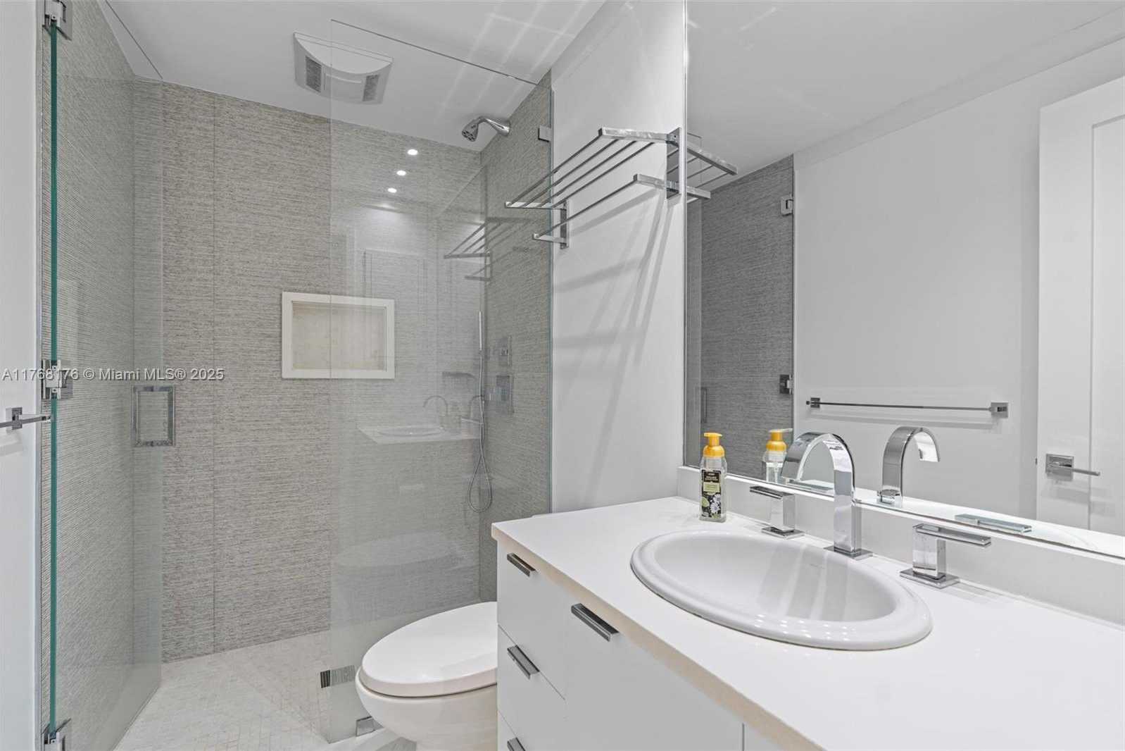 Small Image of 21145 HELMSMAN DR #N11, Aventura Number 29