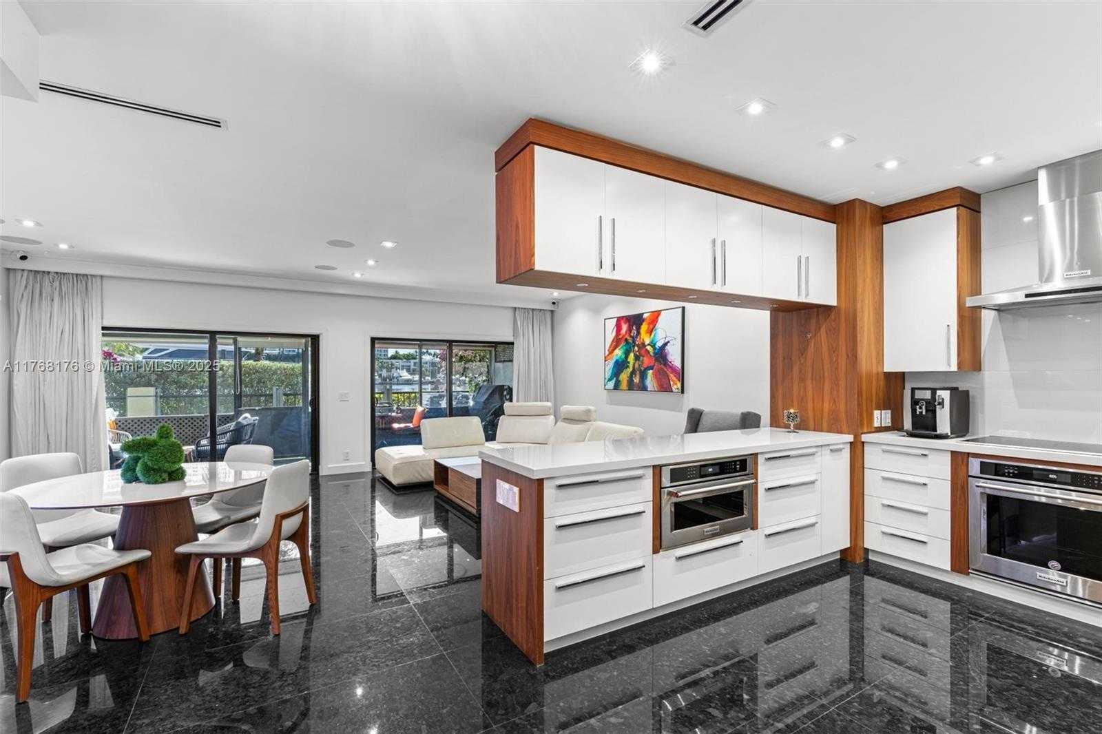 Small Image of 21145 HELMSMAN DR #N11, Aventura Number 3