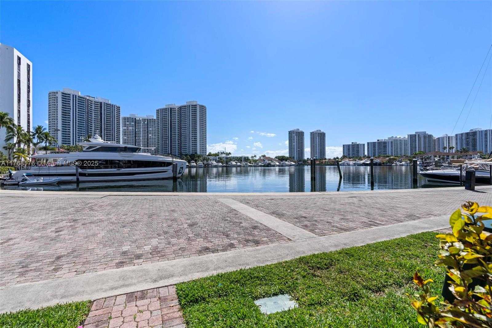 Small Image of 21145 HELMSMAN DR #N11, Aventura Number 35