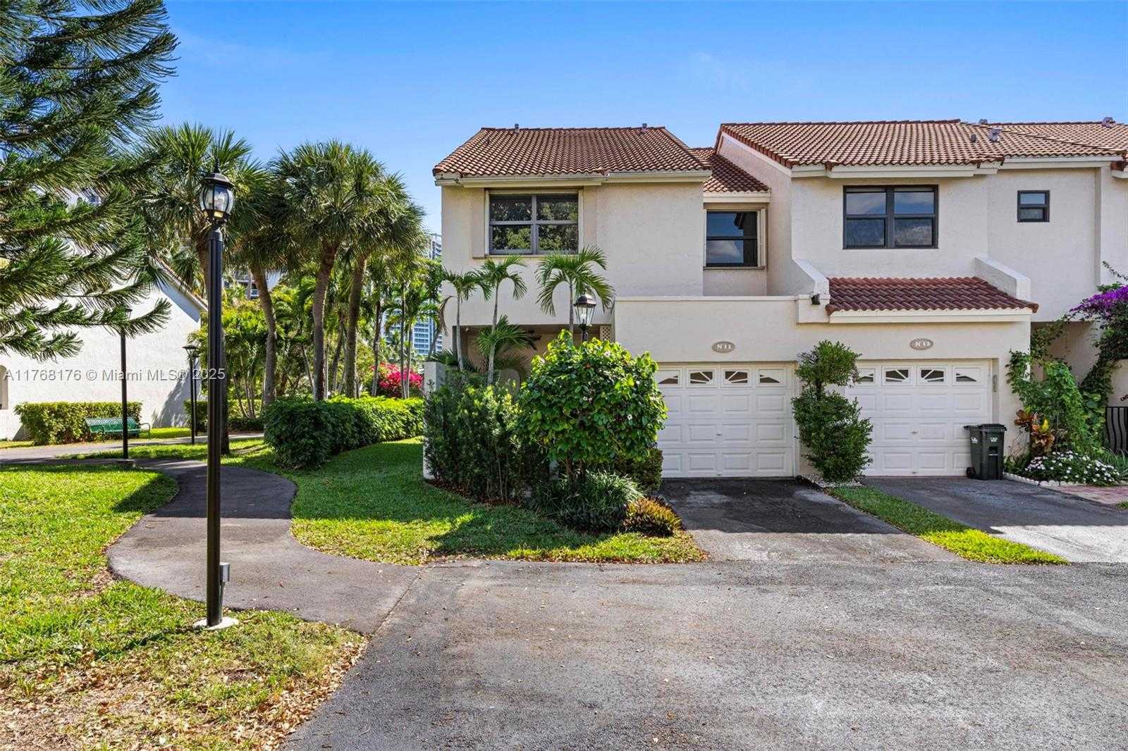 Small Image of 21145 HELMSMAN DR #N11, Aventura Number 4