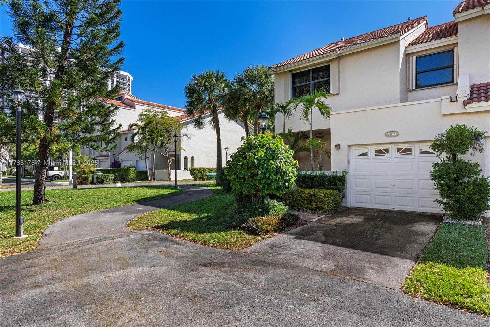 Small Image of 21145 HELMSMAN DR #N11, Aventura Number 5