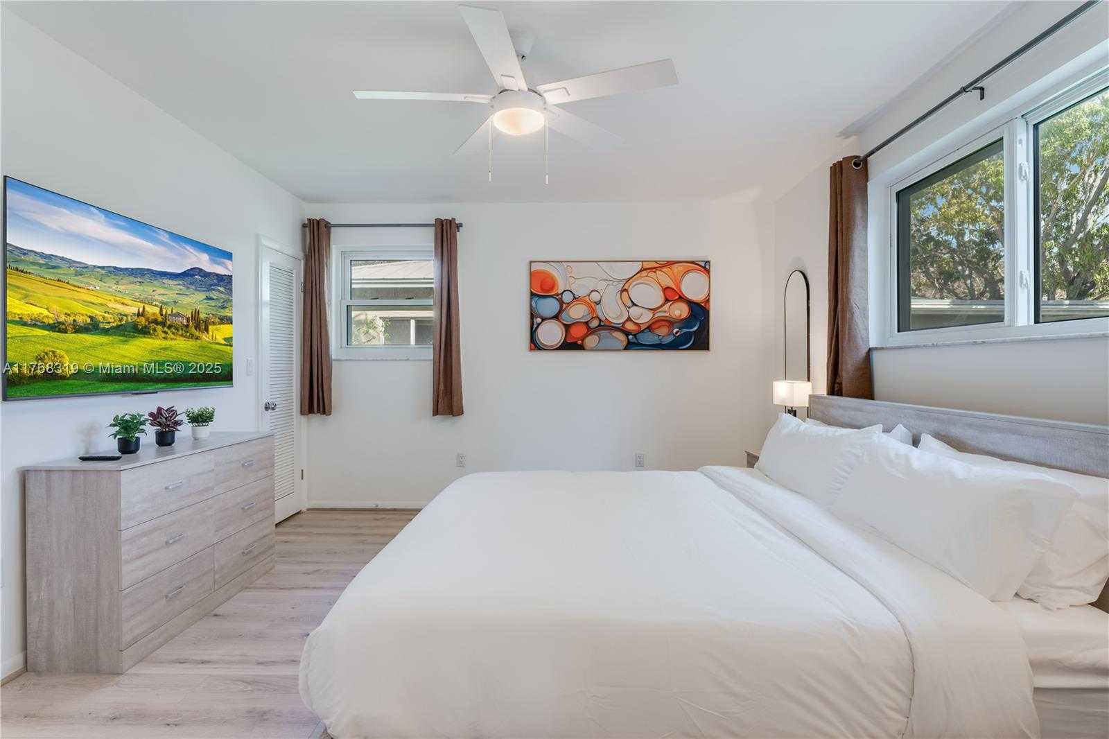 Small Image of 820 SOUTH WEST 26TH RD, Miami Number 12