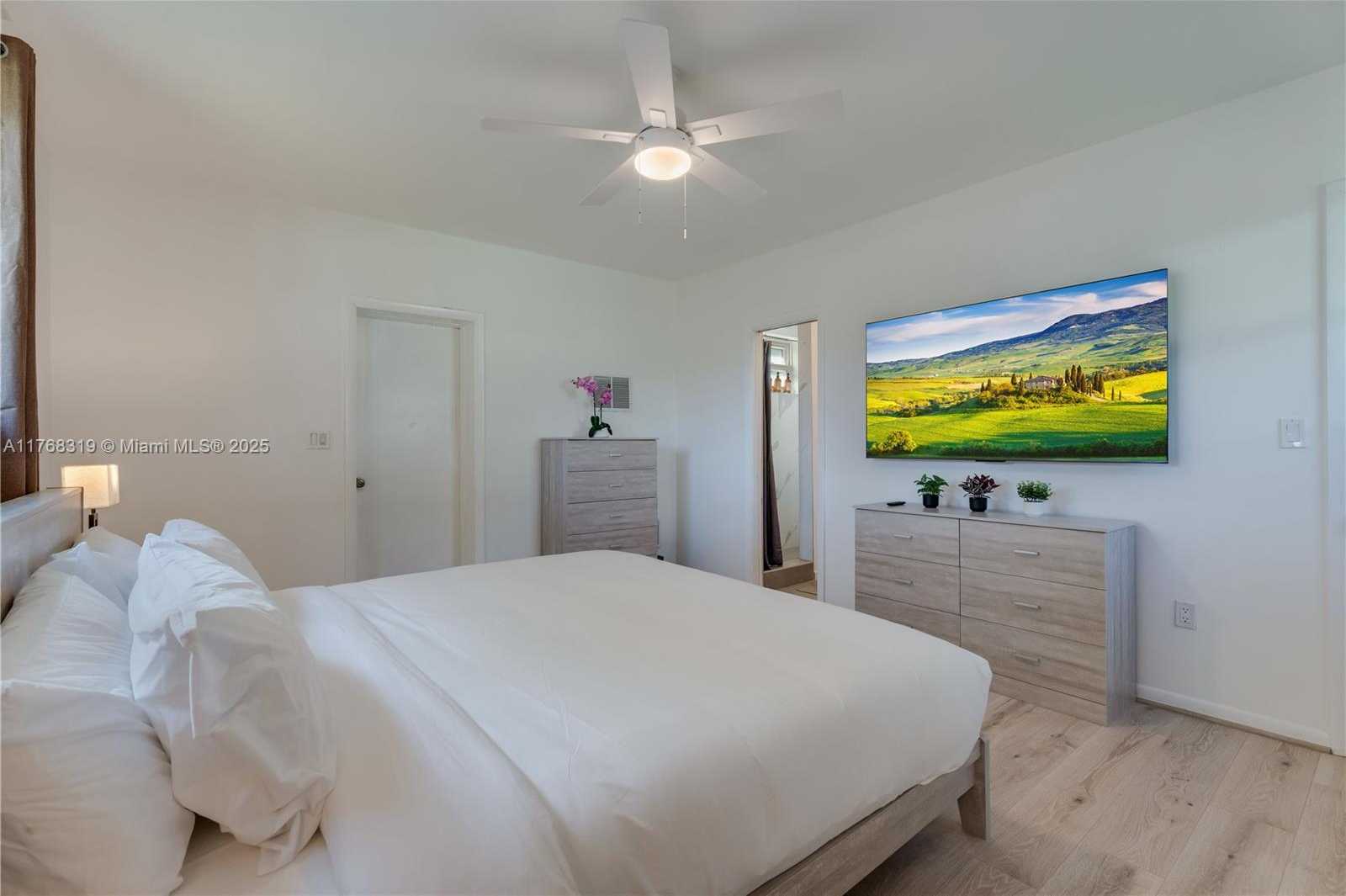 Small Image of 820 SOUTH WEST 26TH RD, Miami Number 13