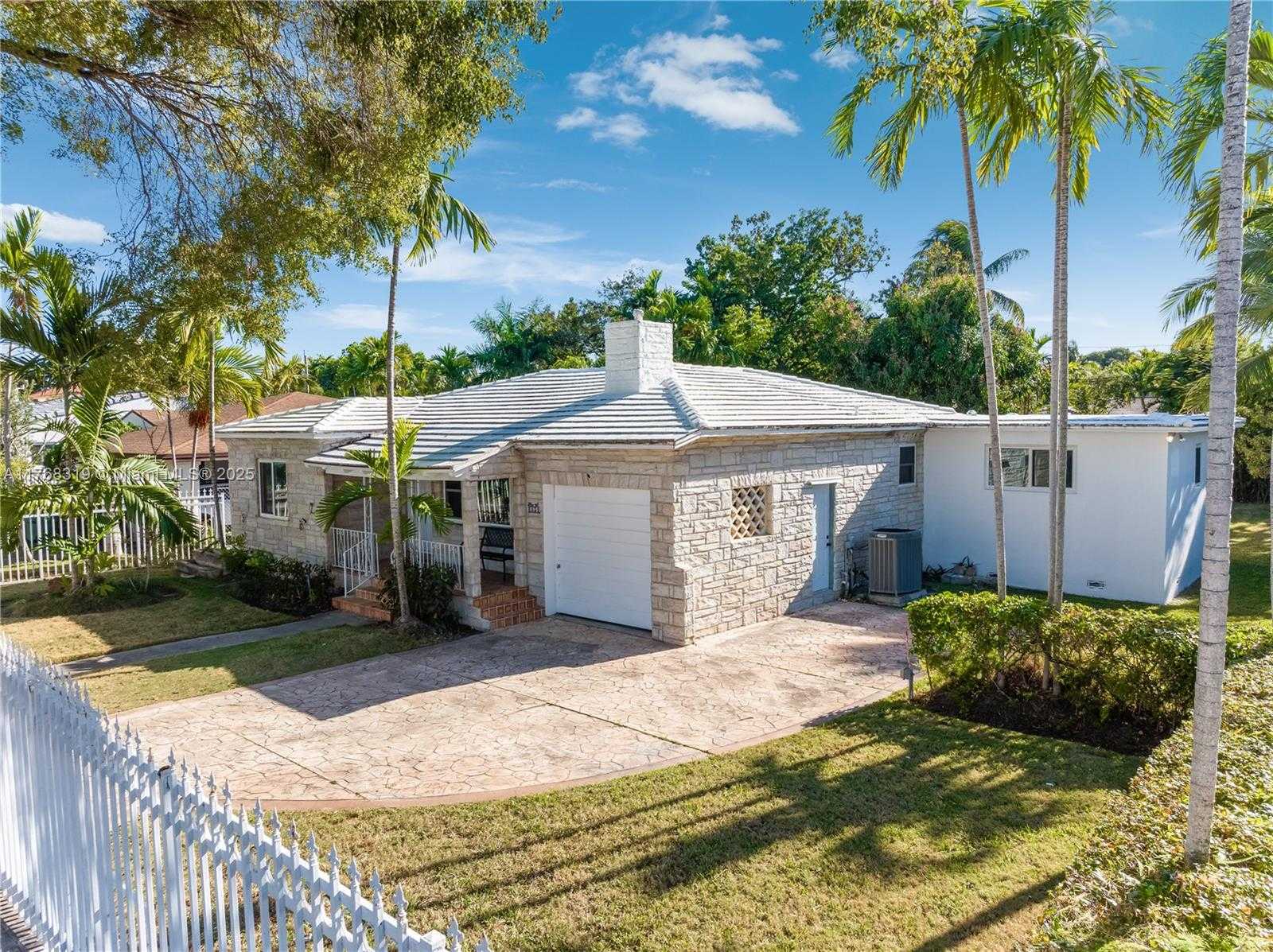 Small Image of 820 SOUTH WEST 26TH RD, Miami Number 23