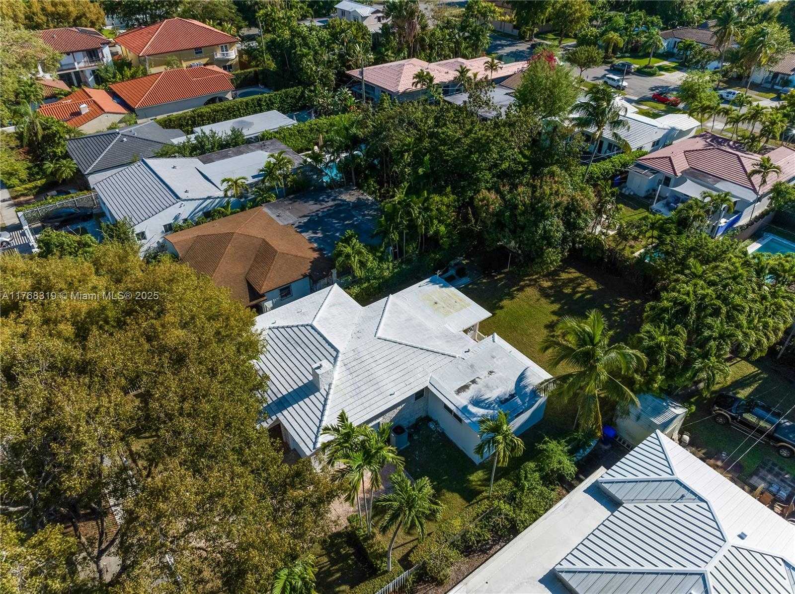 Small Image of 820 SOUTH WEST 26TH RD, Miami Number 24