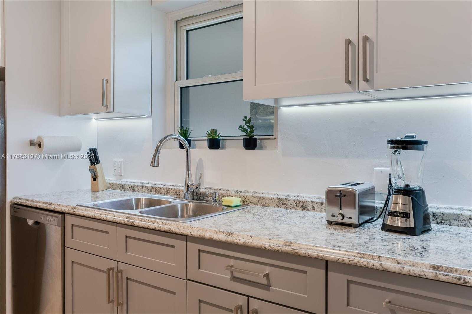 Small Image of 820 SOUTH WEST 26TH RD, Miami Number 8