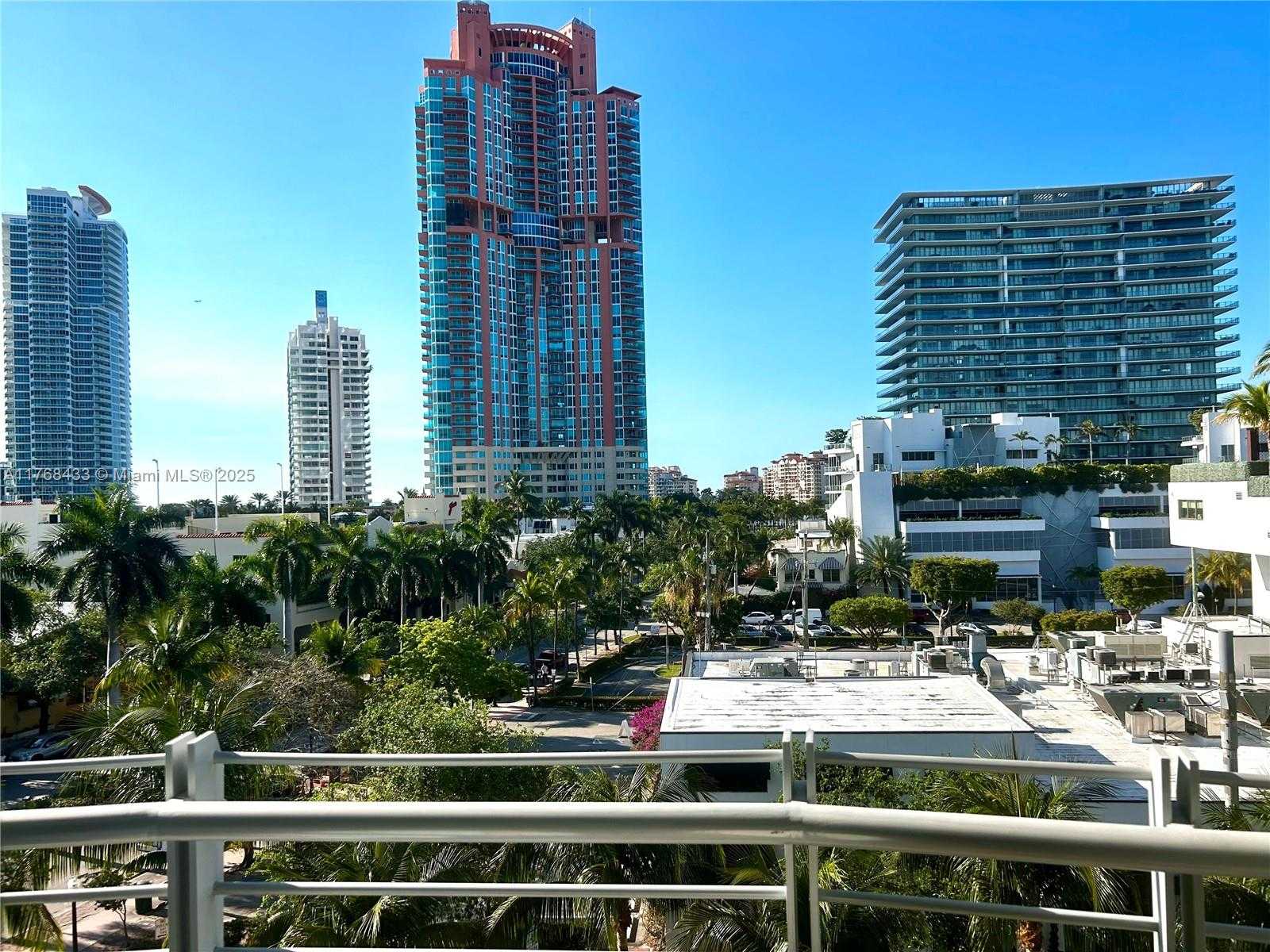 Small Image of 110 WASHINGTON AVE #1611, Miami Beach Number 2