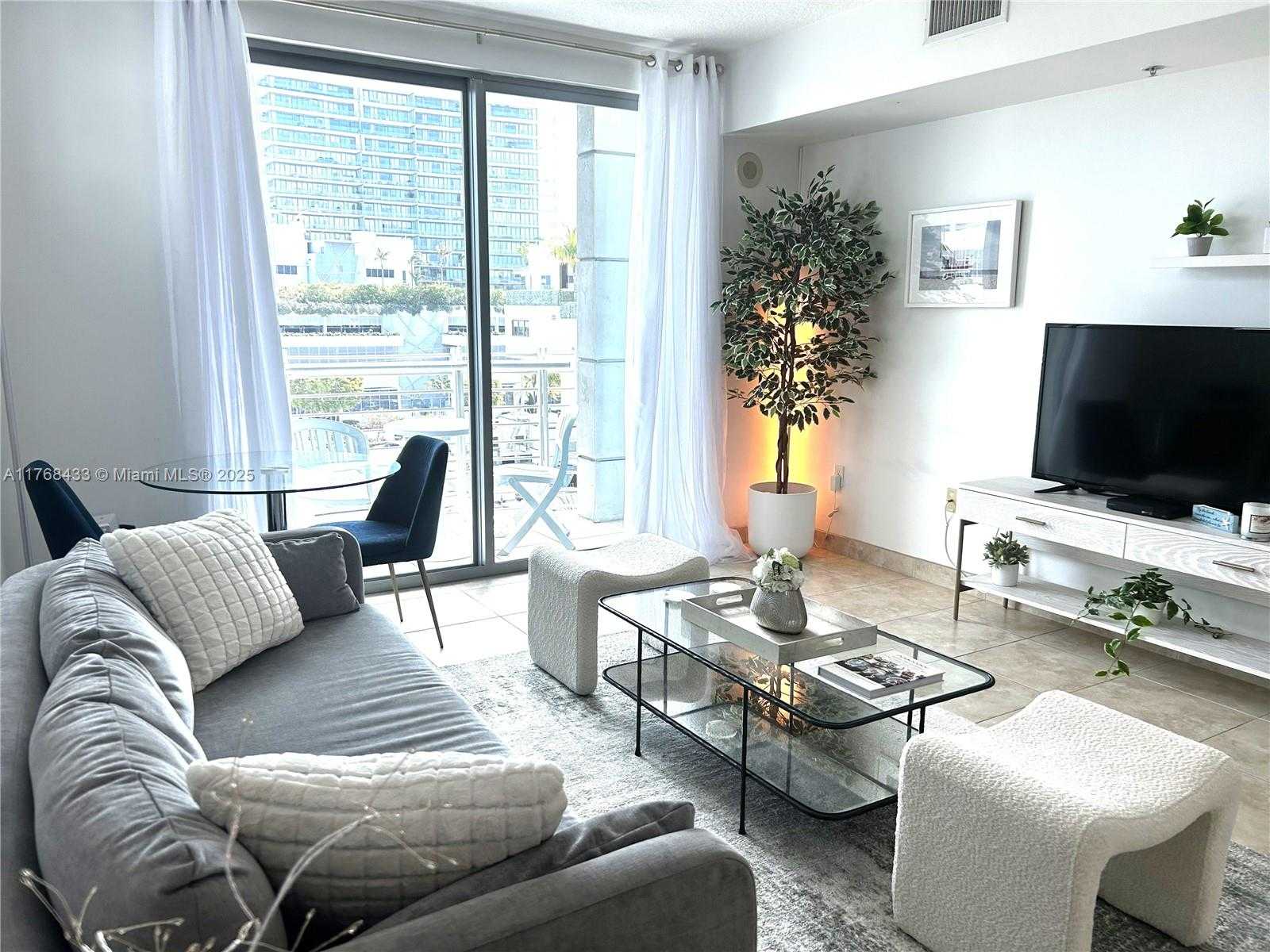 Small Image of 110 WASHINGTON AVE #1611, Miami Beach Number 4