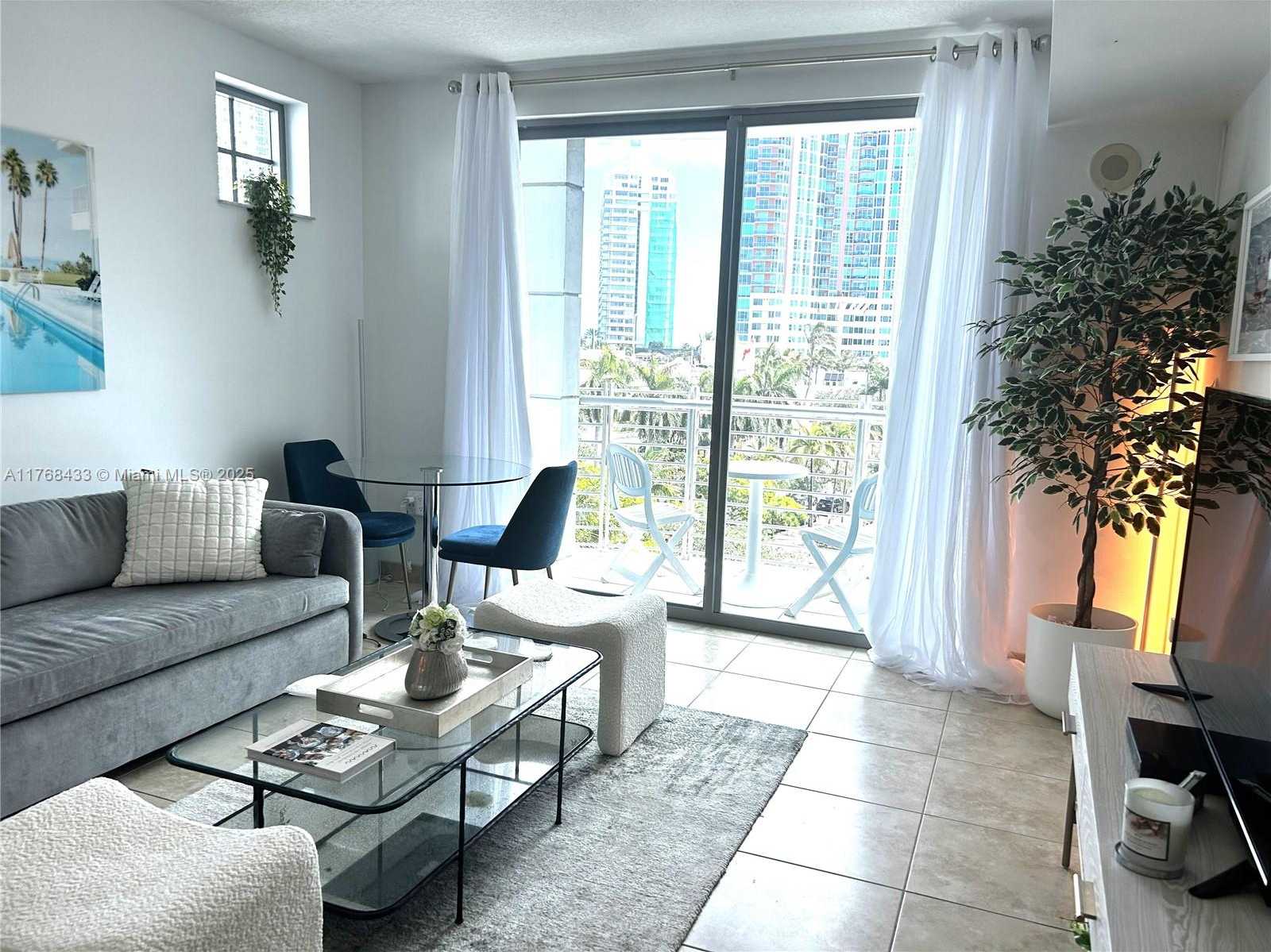 Small Image of 110 WASHINGTON AVE #1611, Miami Beach Number 5