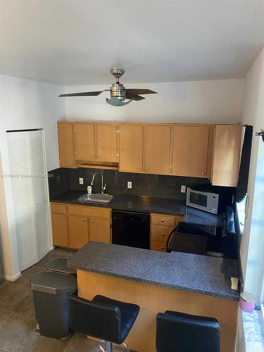 Small Image of 1525 PENNSYLVANIA AV #5, Miami Beach Number 18