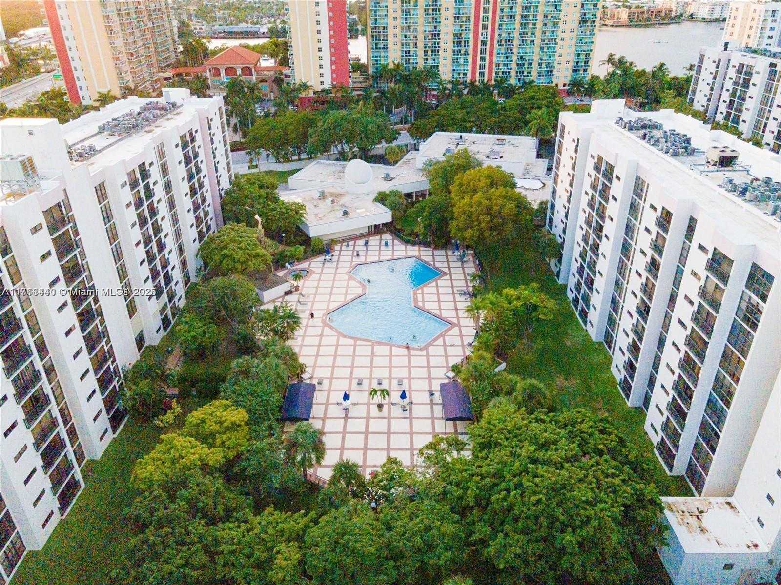 Small Image of 16919 NORTH BAY RD #307, Sunny Isles Beach Number 2