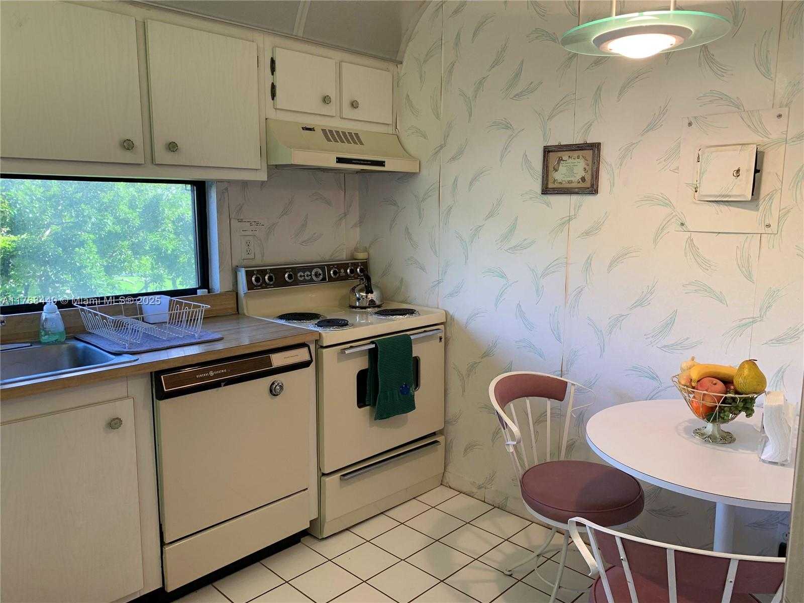 Small Image of 16919 NORTH BAY RD #307, Sunny Isles Beach Number 25