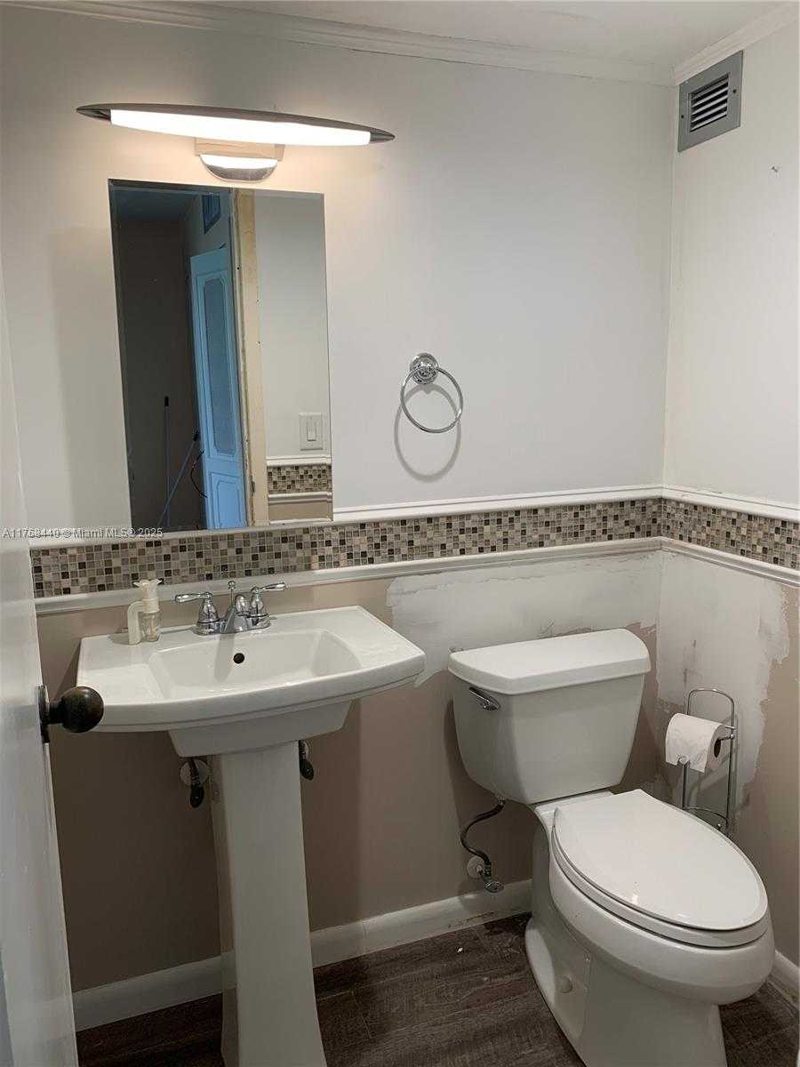 Small Image of 16919 NORTH BAY RD #307, Sunny Isles Beach Number 37