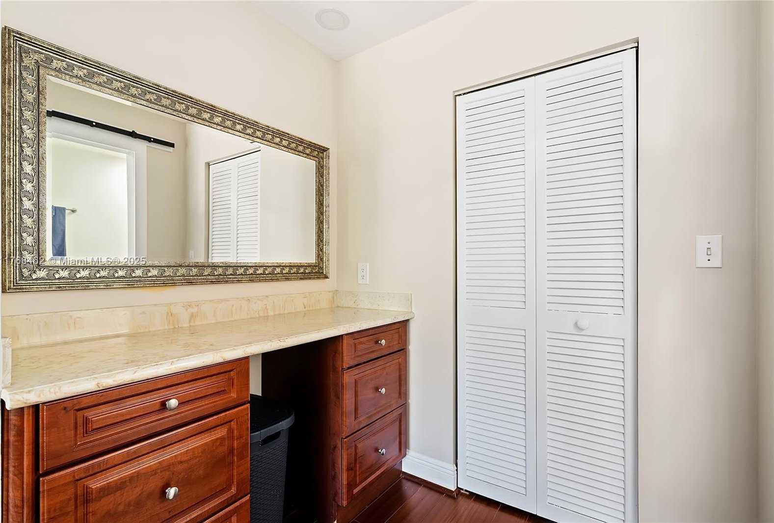 Small Image of 3952 FARRAGUT ST #3952, Hollywood Number 11