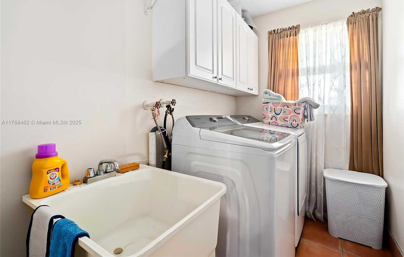 Small Image of 3952 FARRAGUT ST #3952, Hollywood Number 15