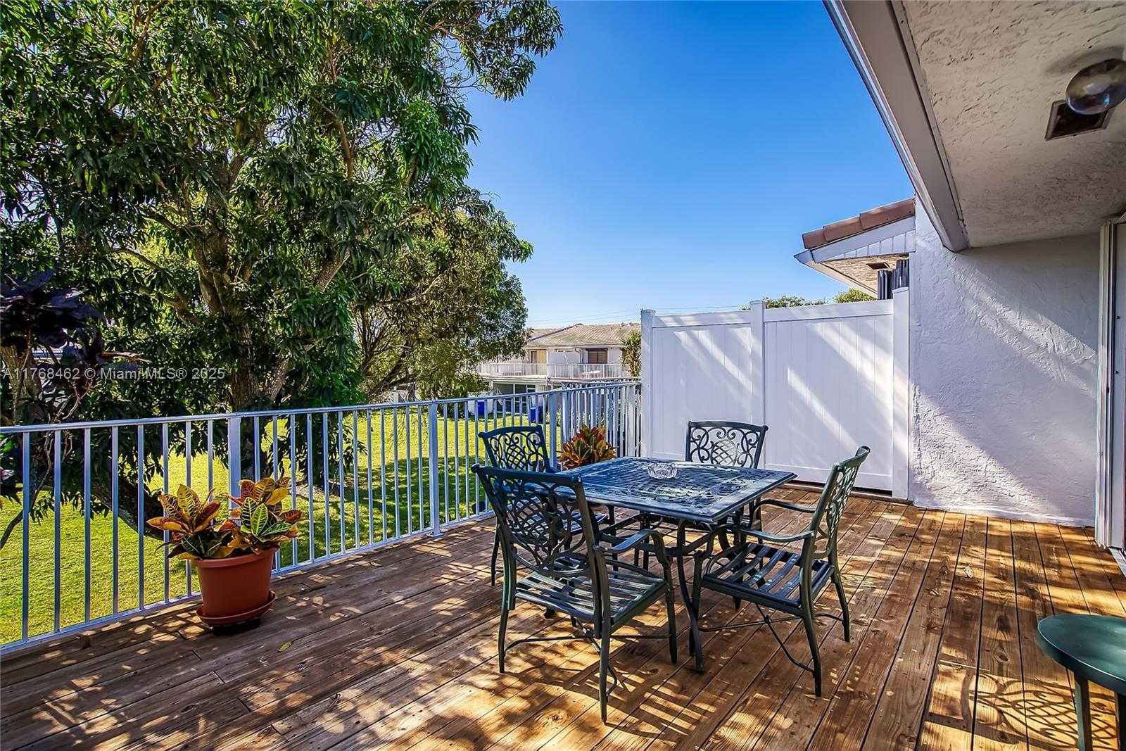 Small Image of 3952 FARRAGUT ST #3952, Hollywood Number 19