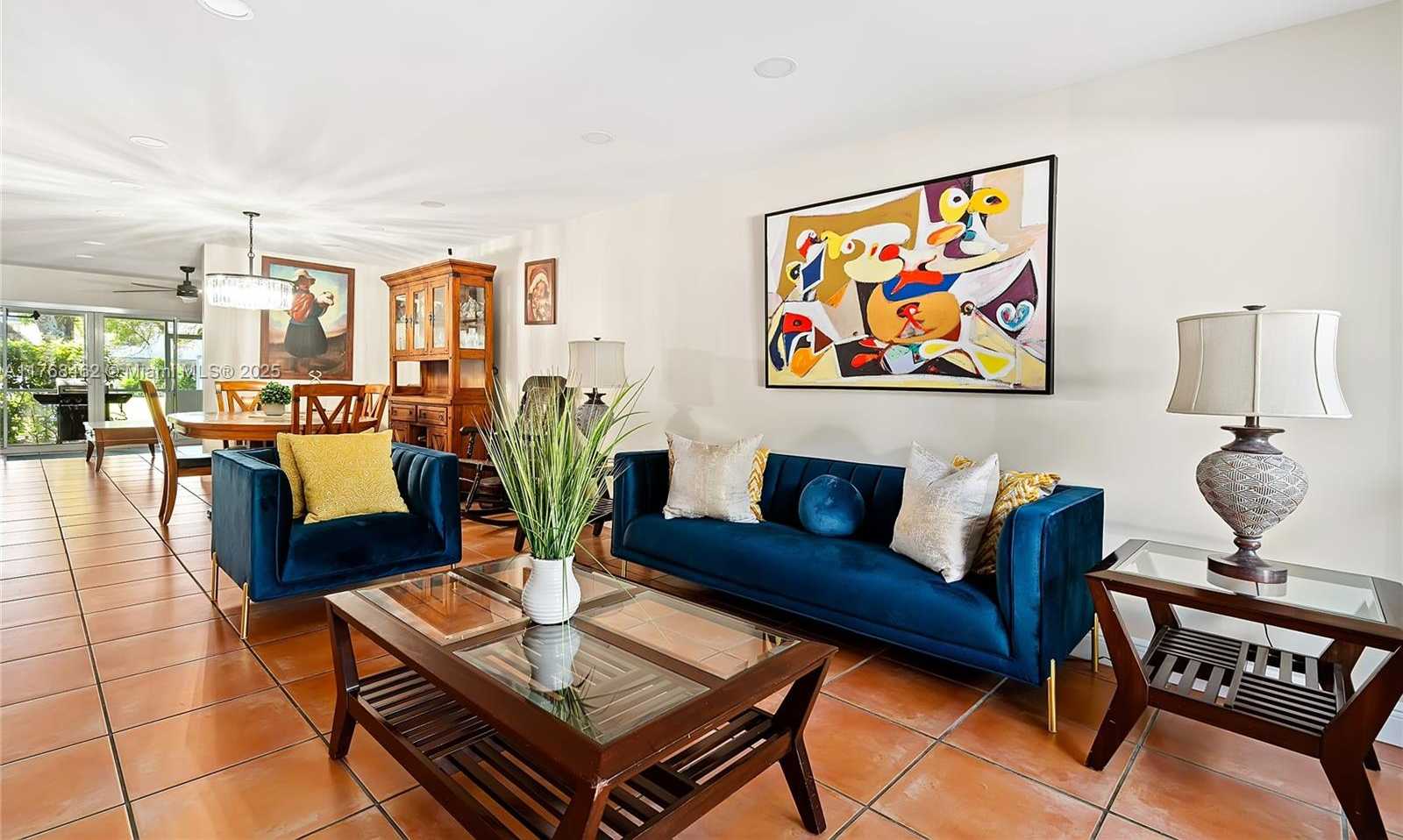 Small Image of 3952 FARRAGUT ST #3952, Hollywood Number 2