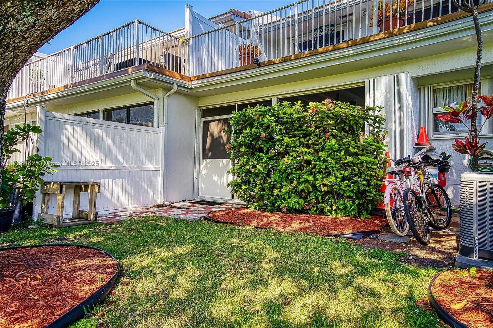 Small Image of 3952 FARRAGUT ST #3952, Hollywood Number 21