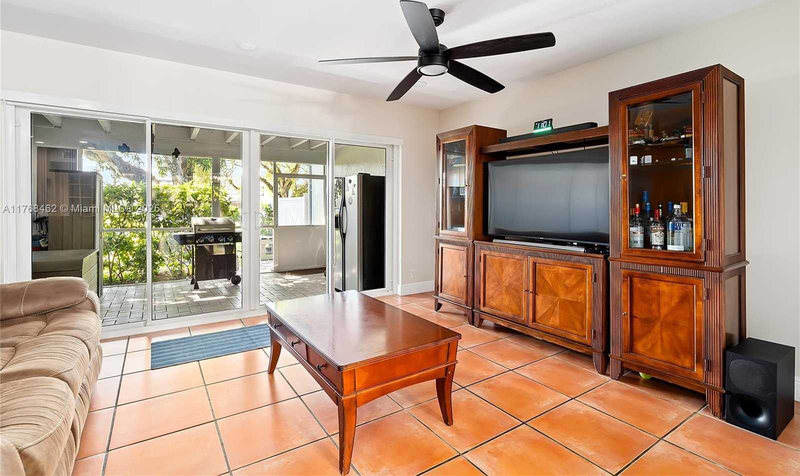 Small Image of 3952 FARRAGUT ST #3952, Hollywood Number 4