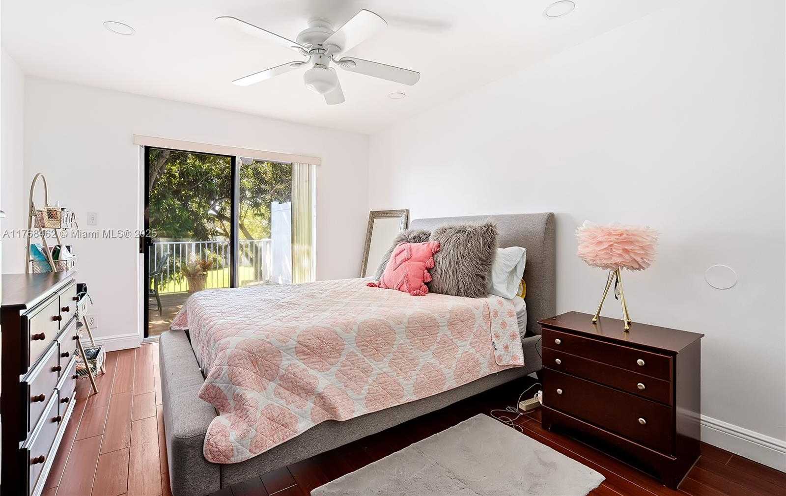Small Image of 3952 FARRAGUT ST #3952, Hollywood Number 7