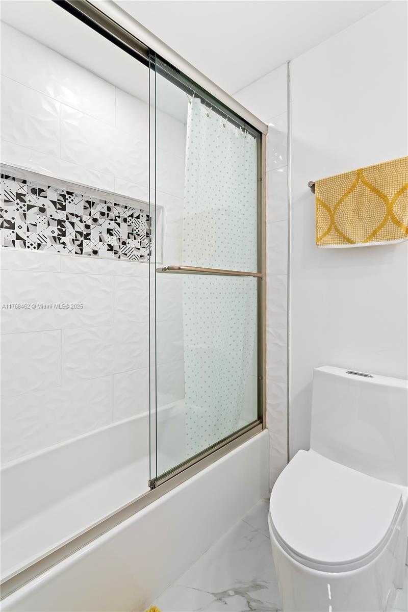 Small Image of 3952 FARRAGUT ST #3952, Hollywood Number 8