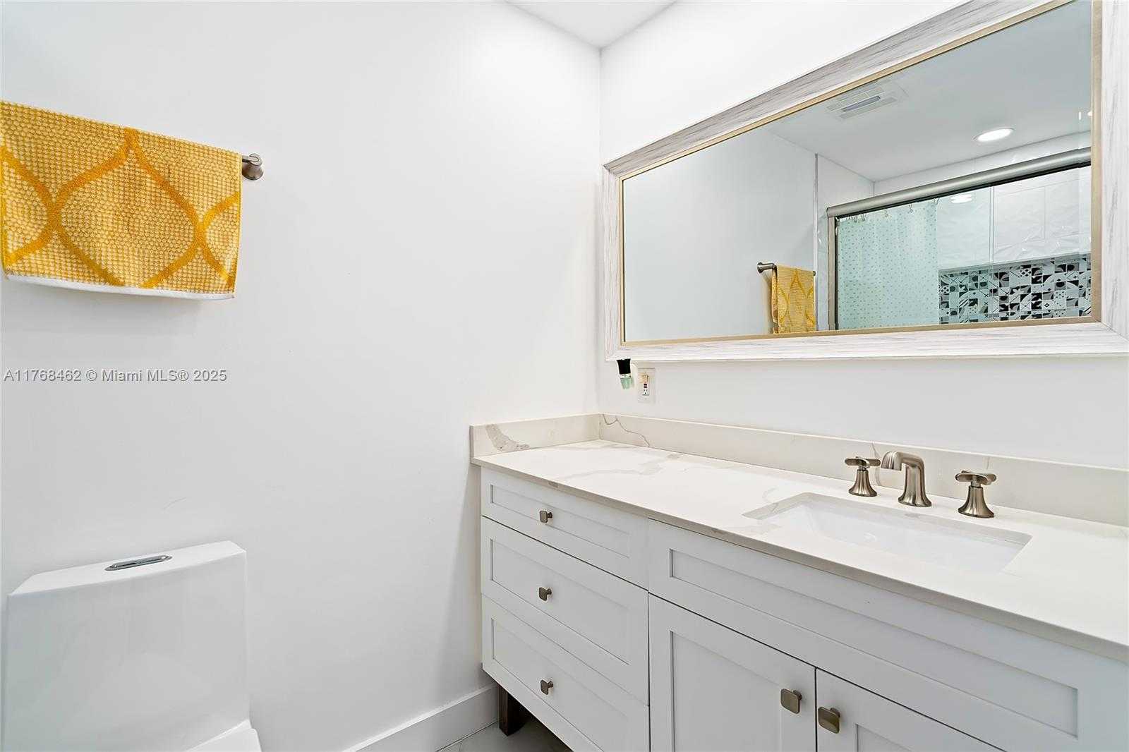 Small Image of 3952 FARRAGUT ST #3952, Hollywood Number 9