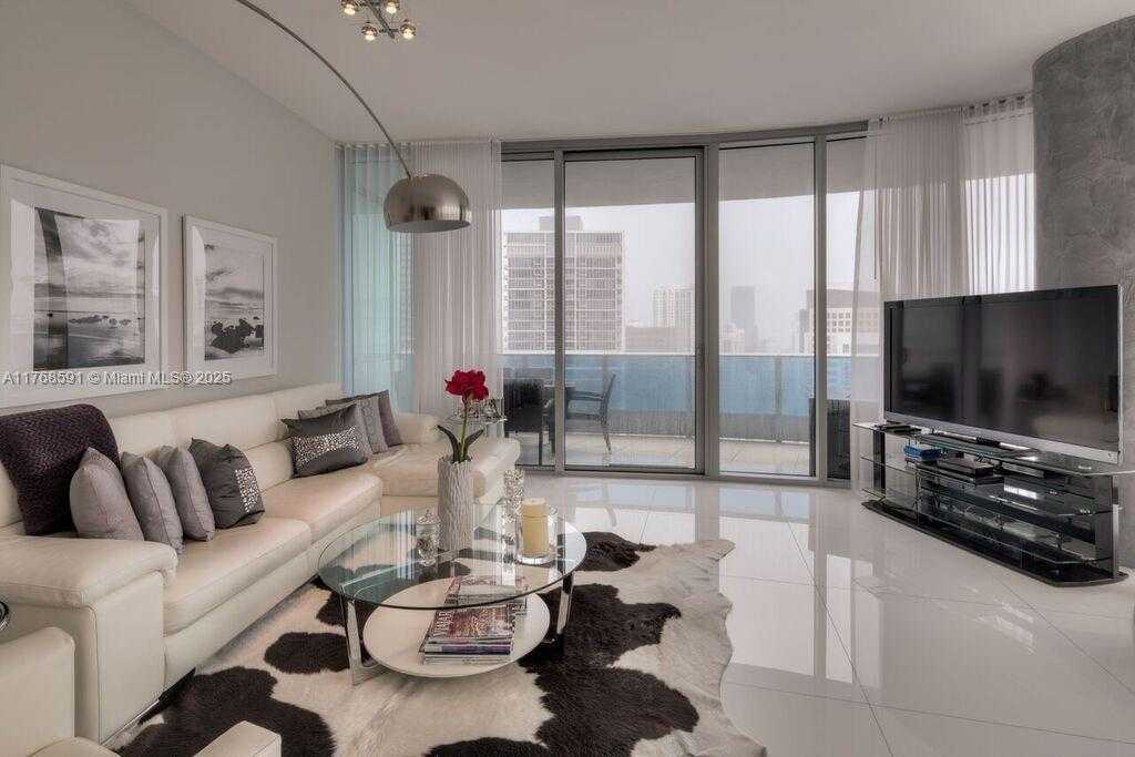 Small Image of 200 BISCAYNE BLVD WAY #4402, Miami Number 4