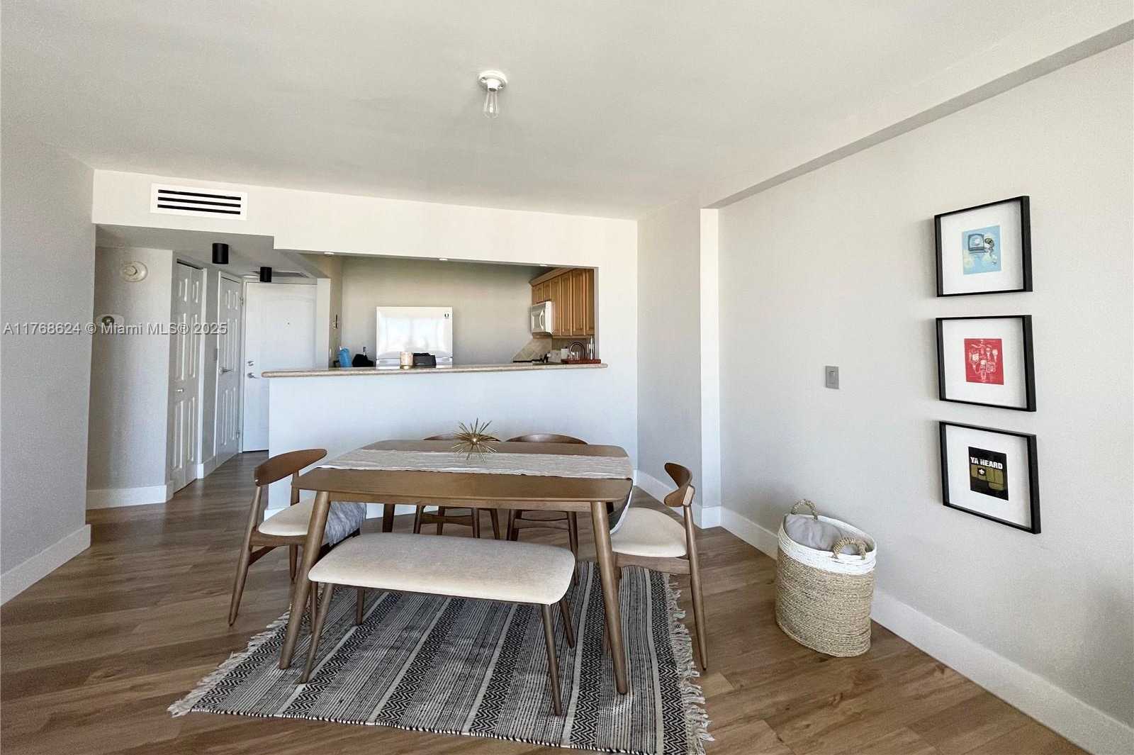Small Image of 100 BAYVIEW DR #2130, Sunny Isles Beach Number 2