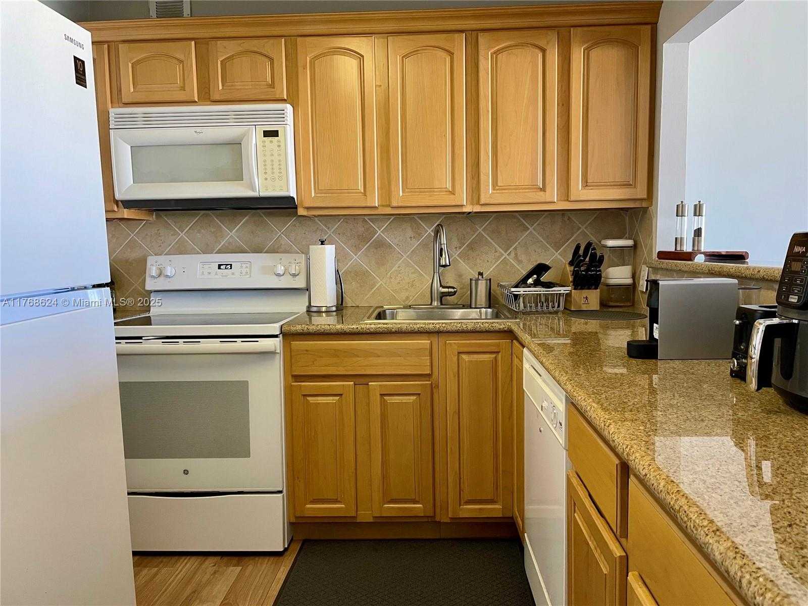 Small Image of 100 BAYVIEW DR #2130, Sunny Isles Beach Number 5