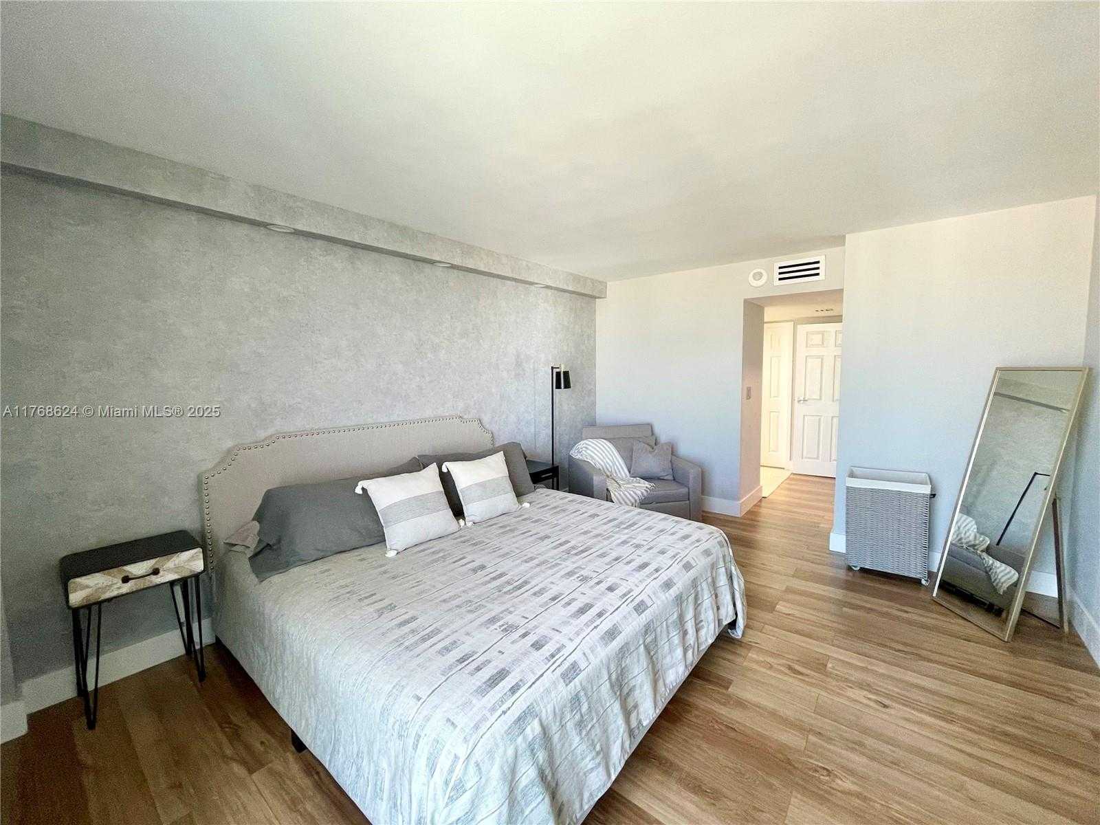 Small Image of 100 BAYVIEW DR #2130, Sunny Isles Beach Number 6