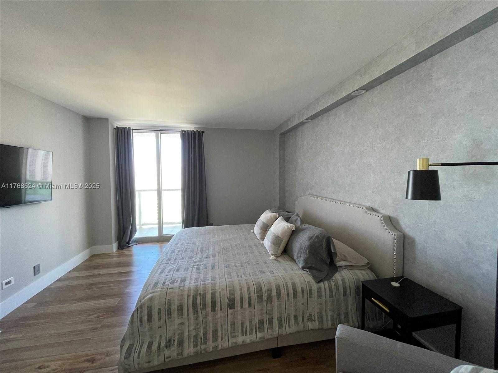 Small Image of 100 BAYVIEW DR #2130, Sunny Isles Beach Number 7