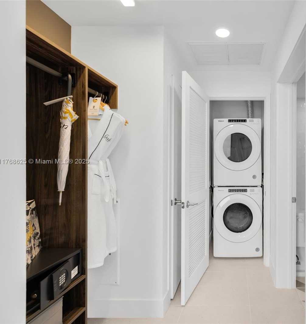 Small Image of 601 NORTH EAST 1ST AVE #LPH 4814, Miami Number 12